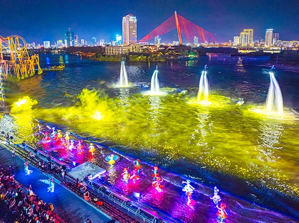 Hai show trình diễn nghệ thuật kết hợp Jetski & Flyboard sẽ ra mắt khán giả tại Da Nang Downtown từ ngày 15/6.