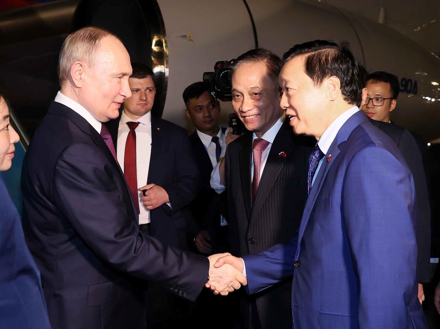 Lễ đón Tổng thống Putin tại sân bay Nội Bài. Ảnh: Phạm Kiên/TTXVN