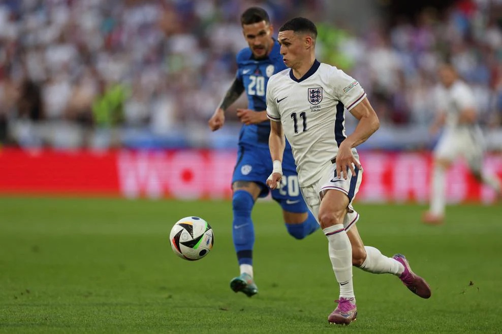 Phil Foden được trả về cánh trái và chơi rất tích cực. Ảnh: UEFA