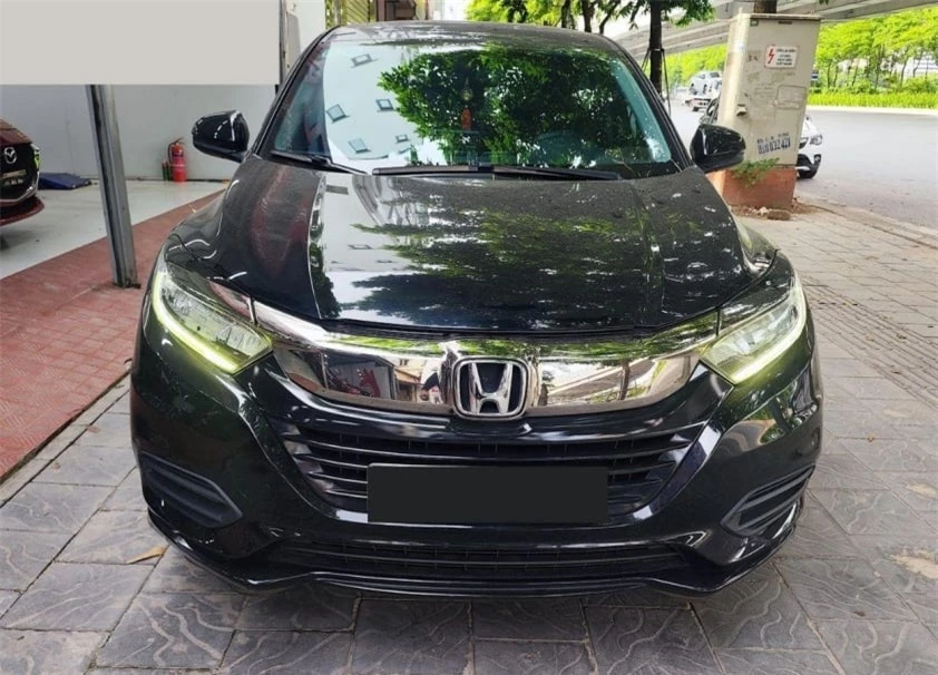 Honda HR-V 2019 chạy lướt hơn 2 vạn km xuống giá ngang một chiếc Hyundai i10 490279