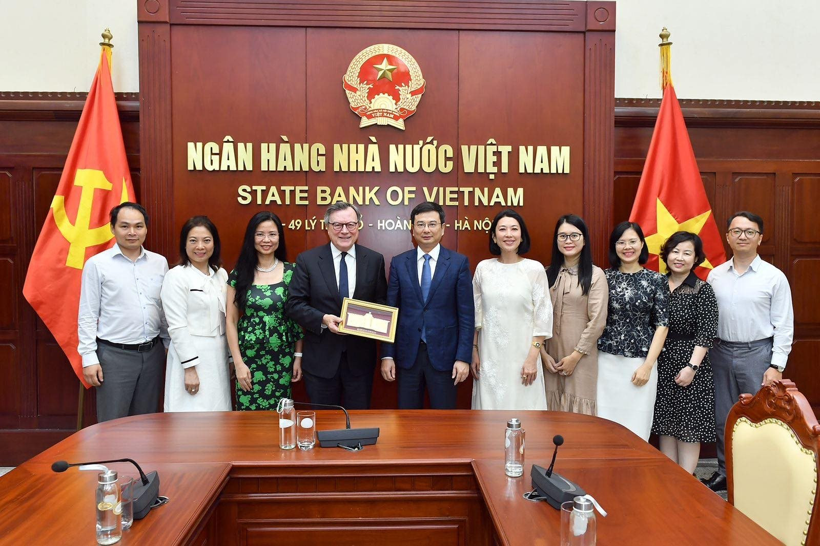 4.ngai-jose-vinals-gap-go-pho-thong-doc-ngan-hang-nha-nuoc-viet-nam-pham-thanh-ha.jpeg