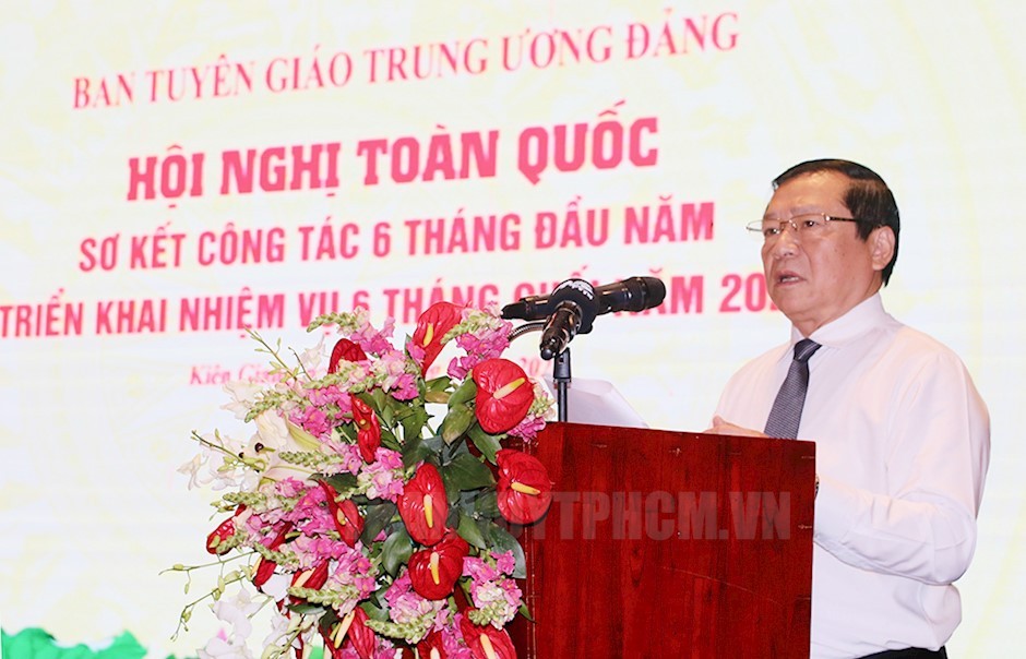 Đồng chí Lại Xuân Môn, Phó Trưởng ban Thường trực Ban Tuyên giáo Trung ương phát biểu định hướng nội dung thảo luận tại hội nghị.