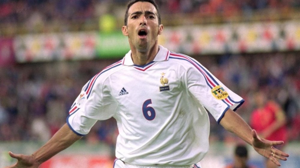 Youri Djorkaeff ghi bàn quyết định trong chiến thắng của tuyển Pháp tại EURO 2000. Ảnh: UEFA