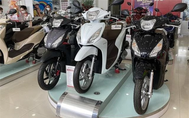 Honda chơi lớn tung ưu đãi khủng cho loạt xe máy hot: Giá Honda Vision, Winner X, Vario 160....dò đáy, có mẫu tặng kèm điện thoại Samsung, đồng hồ thông minh- Ảnh 1.