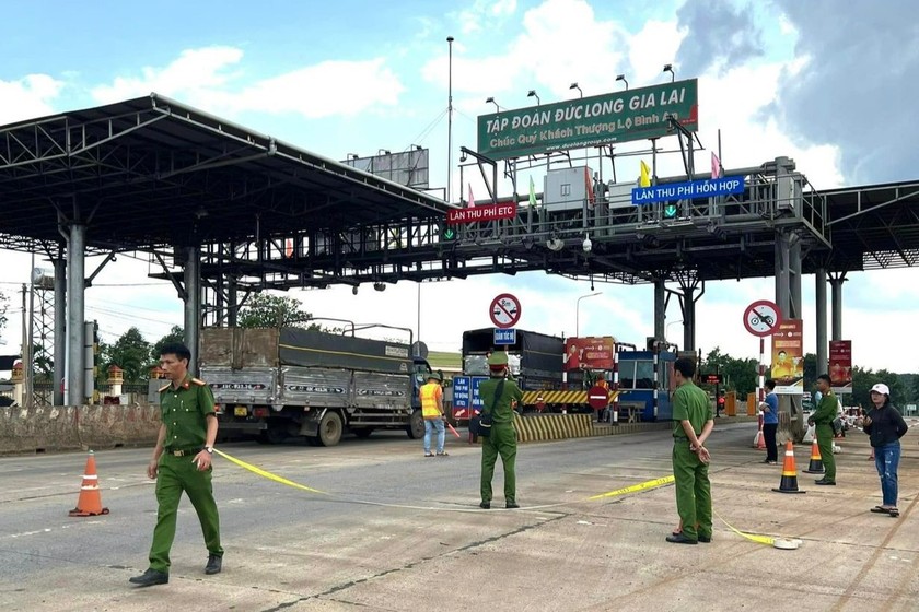 Cơ quan điều tra thực nghiệm hiện trường vụ án. (Ảnh: Bắc Linh)