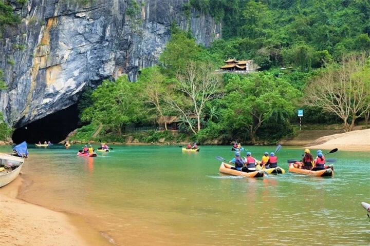 Bất kỳ thời điểm nào trong năm bởi mỗi mùa, Quảng Bình đều có một nét đẹp độc đáo rất riêng.