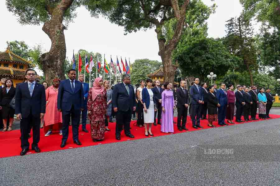 Tham dự buổi lễ có Đại sứ các nước ASEAN và các nước đối tác của ASEAN, lãnh đạo nhiều cơ quan gồm Bộ Ngoại giao, Công Thương, LĐTB&XH, TT&TT cùng UBND TP Hà Nội.