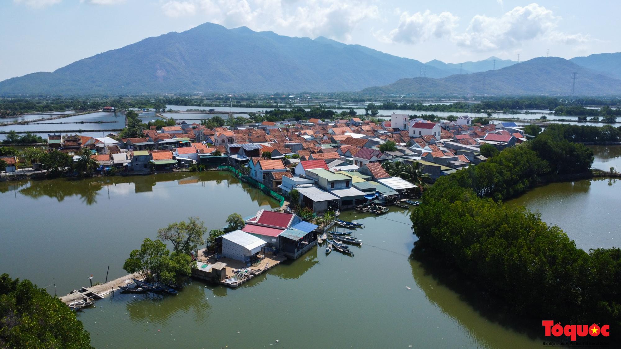 Khám phá "ngôi làng ốc đảo" đẹp như tranh vẽ - Ảnh 5.