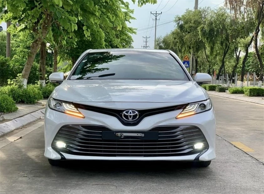 Lăn bánh 4 năm, Toyota Camry 2020 được chủ nhân rao bán với giá bao nhiêu? 522770