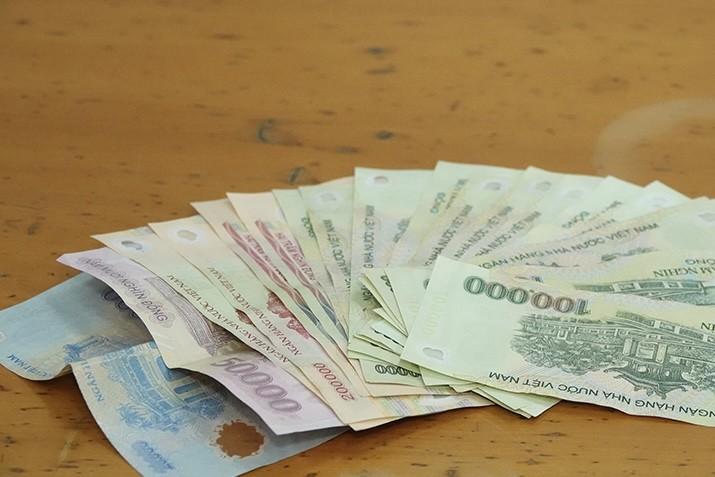 Số tiền bán chiếc máy trộm được Hoà giao lại cho công an