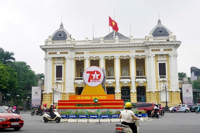 Hà Nội trang hoàng dịp kỉ niệm 70 năm Giải phóng Thủ đô