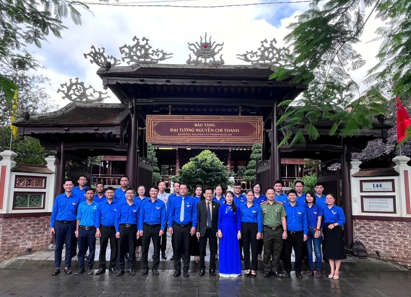 Trước đó, vào sáng cùng ngày Ban Thường vụ Tỉnh Đoàn, Ban Thư ký Ủy ban Hội LHTN Việt Nam tỉnh tổ chức Dâng hoa tại Bảo tàng Đại tướng Nguyễn Chí Thanh. Trước đó, vào sáng cùng ngày Ban Thường vụ Tỉnh Đoàn, Ban Thư ký Ủy ban Hội LHTN Việt Nam tỉnh tổ chức Dâng hoa tại Bảo tàng Đại tướng Nguyễn Chí Thanh.