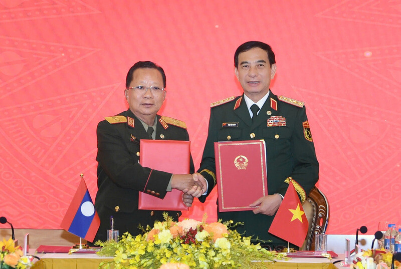 Bộ Quốc phòng 2 nước Việt-Lào ký thỏa thuận hợp tác. Ảnh: Phú Sơn