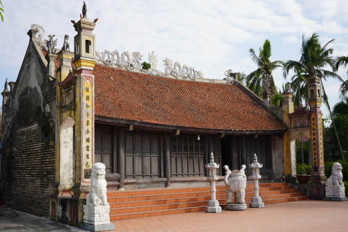 “Cơ quan chức năng có khảo sát và thông tin đình nằm trong danh sách được thành phố công trợ kinh phí tu bổ năm 2027. Tuy vậy, thực tế di tích đã rất xuống cấp, nhất là sau bão Yagi vừa qua. Do vậy, nhân dân địa phương mong muốn thành phố quan tâm, đẩy sớm thời gian tu bổ cho di tích để bảo tồn cấu kiện, vật kiến trúc...” – ông Nguyễn Tiến Duy cho hay.