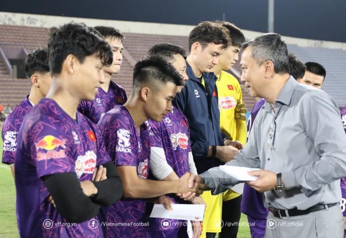 Ông Trần Quốc Tuấn muốn tuyển Việt Nam thi đấu hết mình vì màu cờ sắc áo. Ảnh: VFF