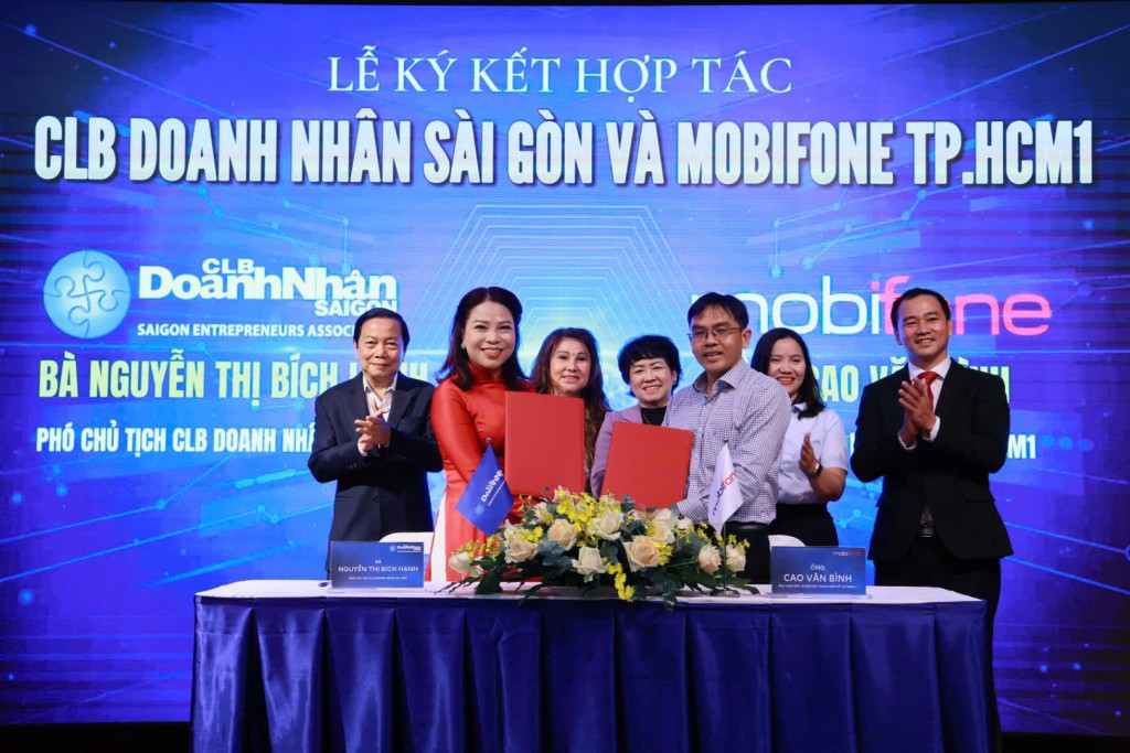 Cũng trong chương trình, CLB Doanh nhân Sài Gòn ký kết hợp tác với Công ty Mobifone TP Hồ Chí Minh.