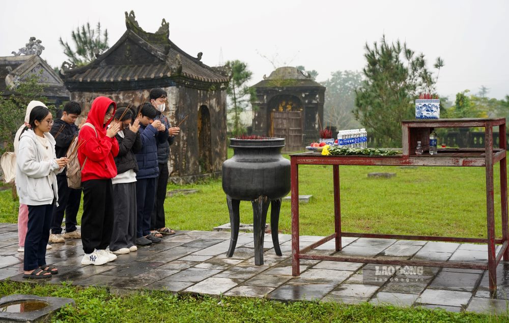 Văn Miếu là một biểu tượng độc đáo của nền giáo dục nước ta dưới thời quân chủ. Việc lập Văn Miếu và dựng bia Tiến sĩ nhằm lưu lại và nhắc nhở về truyền thống tốt đẹp của dân tộc là sự tôn trọng việc học, đề cao nhân tài của đất nước. Ngày nay, có rất nhiều học sinh, sinh viên ở Huế thường xuyên tìm đến Văn Miếu để thắp hương, cầu mong cho thi cử đỗ đạt.
