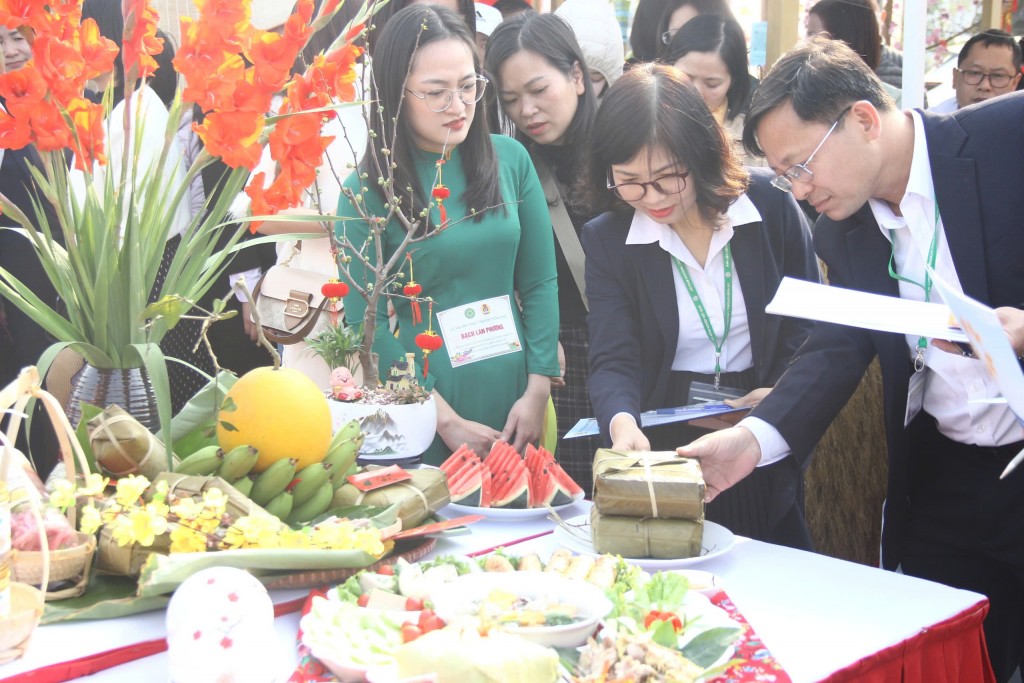 Tưng bừng Lễ hội gói bánh chưng chào Xuân Ất Tỵ