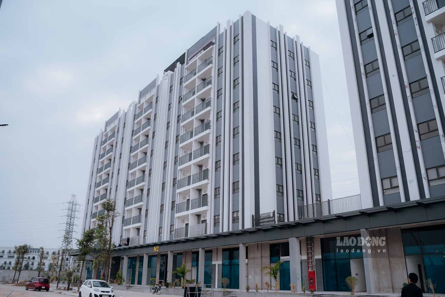 Dự án đã hoàn thành một số khối nhà, đang mở bán đợt 2 với 400 căn hộ, giá từ 15,6 - 16,3 triệu đồng/m2. Đợt mở bán đầu tiên 198 căn hộ vào cuối tháng 5.2024, khách hàng đăng ký mua hết chỉ trong vòng 10 ngày.