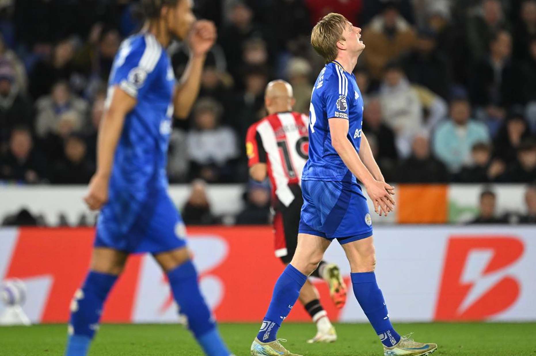 Leicester càng đá càng tệ. Ảnh: AFP