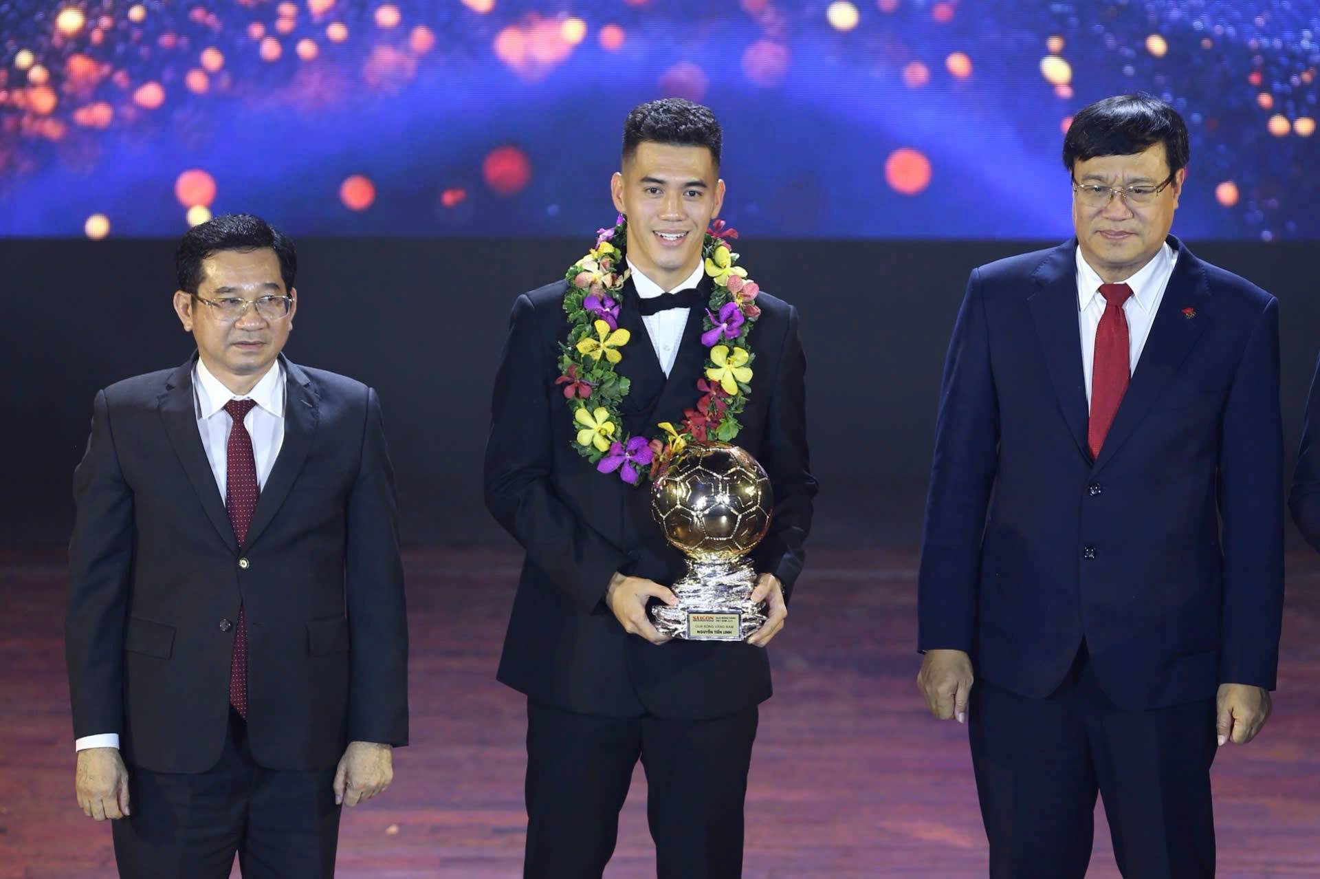 Danh hiệu Quả bóng vàng nam Việt Nam 2024 thuộc về tiền đạo Nguyễn Tiến Linh.