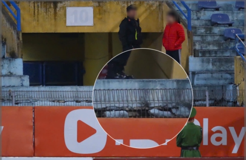 Các hạng mục cơ sở vật chất tại sân Hàng Đẫy nhiều năm qua không được tu sửa. Ảnh: Minh Dương