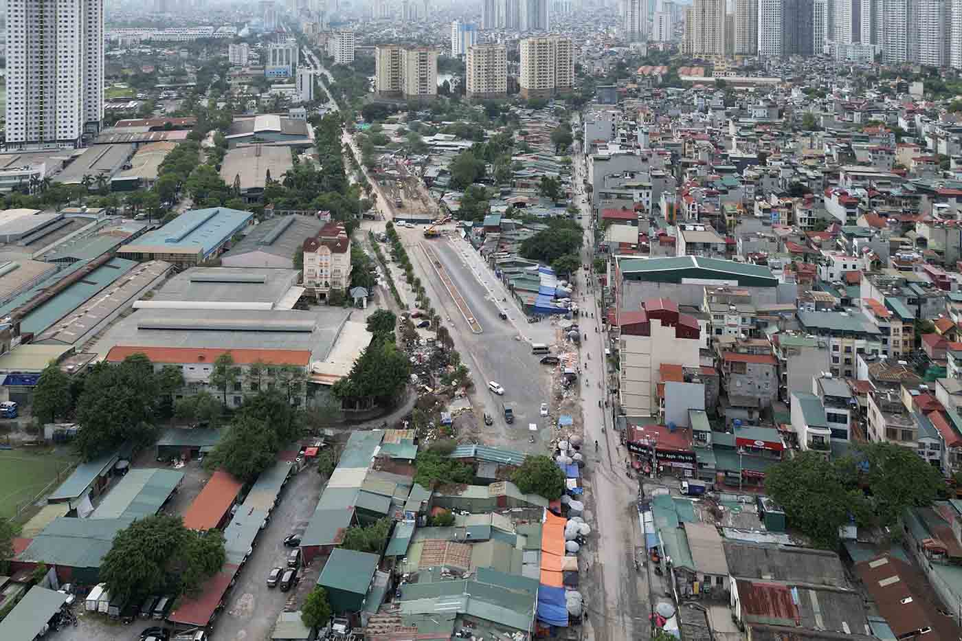Trong ảnh là nút giao đường Lĩnh Nam và Vành đai 2,5 đang được xây dựng. Ảnh: Hữu Chánh