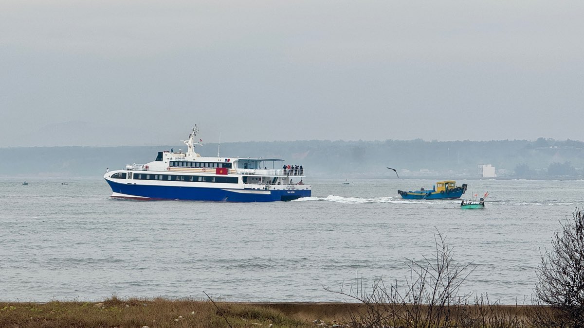 Tàu cao tốc tuyến Phan Thiết - Phú Quý. Ảnh: Duy Tuấn