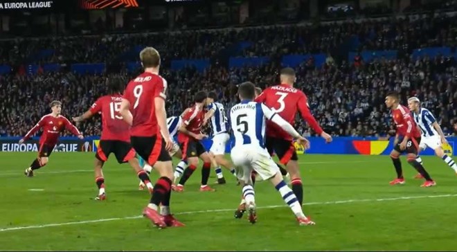 Man United hòa Real Sociedad trên sân khách