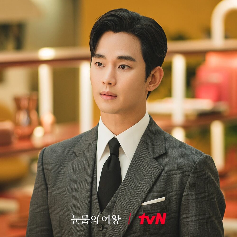 Kim Soo Hyun đối mặt với việc bị các nhãn hàng quay lưng, không thể xuất hiện trên màn ảnh... vì bê bối tình cảm. Ảnh: Nhà sản xuất phim “Nữ hoàng nước mắt“.