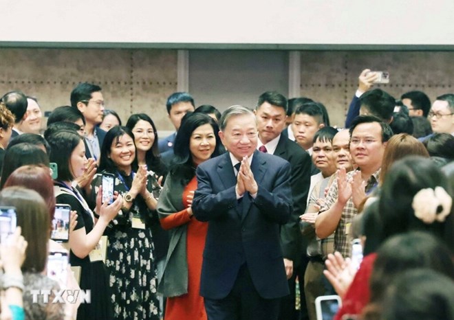 Tổng Bí thư Tô Lâm gặp gỡ cộng đồng người Việt tại Singapore