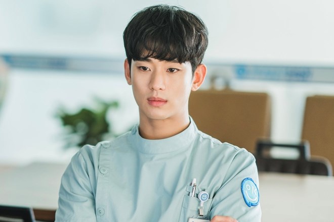 Nghi vấn ảnh Kim Soo Hyun hôn Kim Sae Ron không phải từ 2016