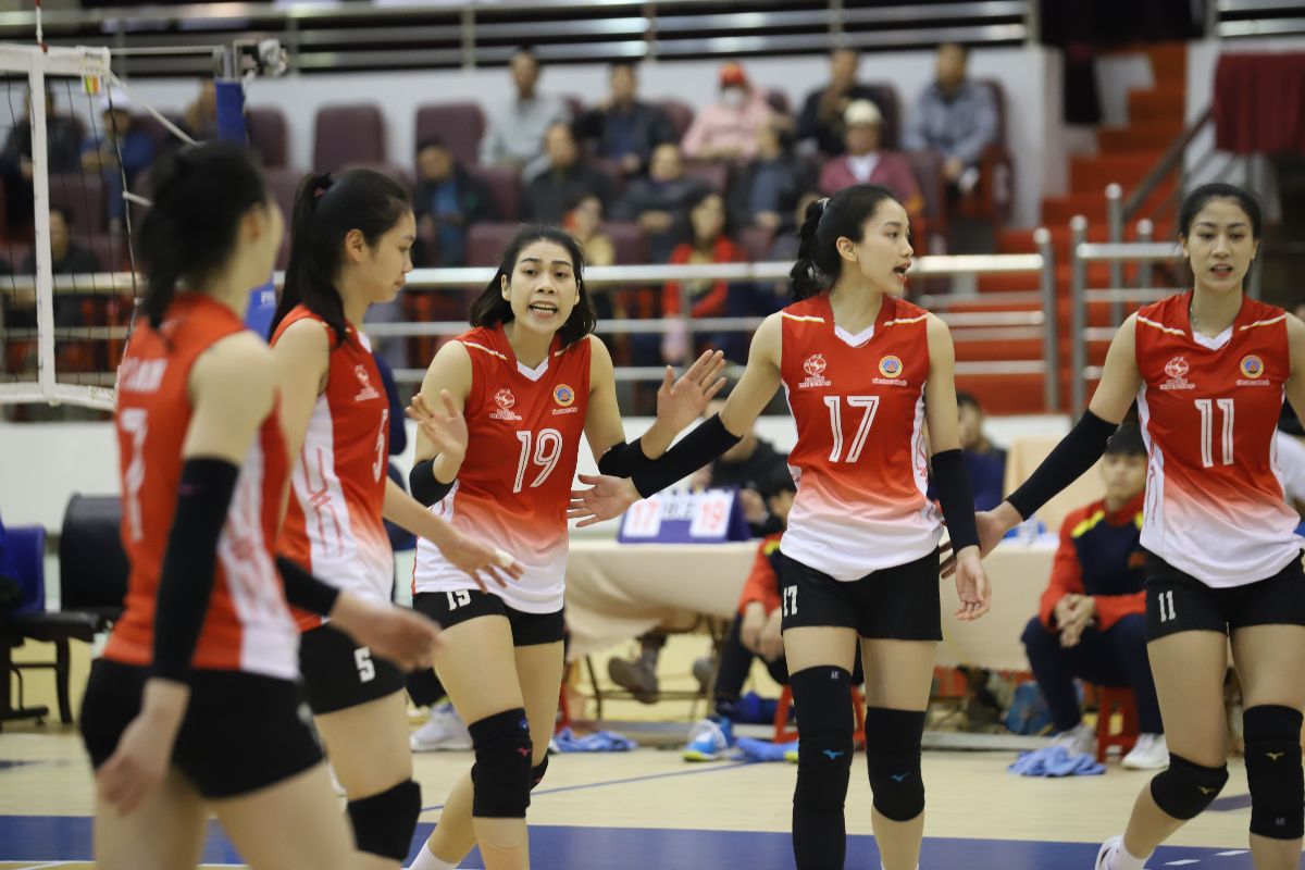 Nguyễn Thị Phương (số 17) là mũi tấn công hiệu quả của đội Binh chủng Thông tin - TCT Đông Bắc ở Cúp Hoa Lư - Bình Điền 2025. Ảnh: Hoàng Huê