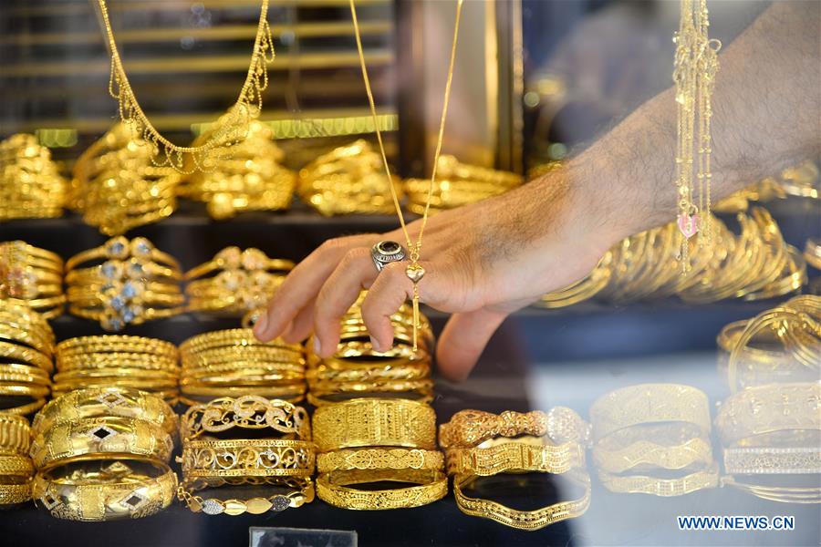 Giá vàng lần đầu vượt ngưỡng tâm lý quan trọng 3.000 USD/ounce từ 14.3. Ảnh: Xinhua