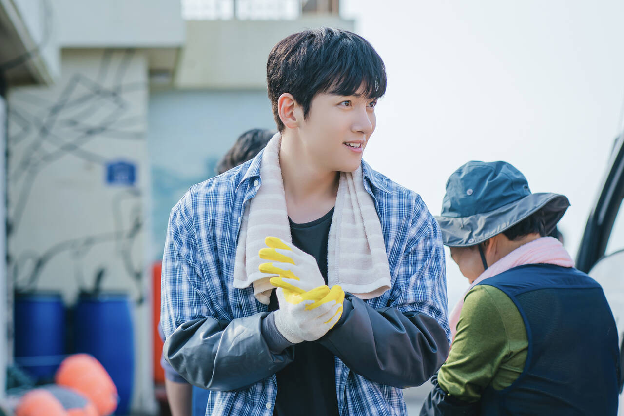 Ji Chang Wook đóng vai chàng trai vùng biển trong