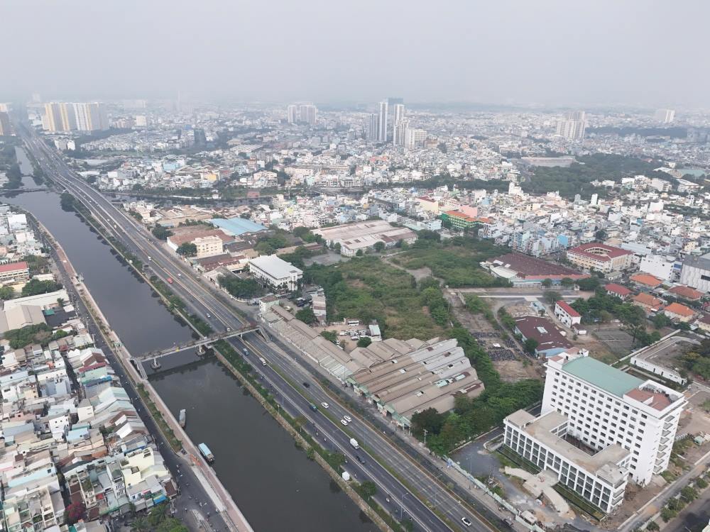 Theo quy hoạch, khu đất này sẽ được xây dựng thành một khu phức hợp cao ốc, bao gồm nhà ở, văn phòng, trung tâm thương mại và khách sạn. Ảnh: Anh Tú