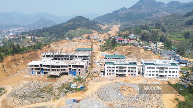 BVĐK huyện Bắc Hà từng gặp gián đoạn, phải dừng thi công 1 năm vì vì sụt lún nay cũng đang tăng tốc triển khai. Ảnh: Đinh Đại