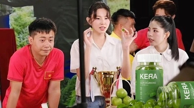 Quang Linh và Hằng Du Mục bán hàng trăm nghìn đơn kẹo ra củ Kera. Ảnh: Cắt từ video