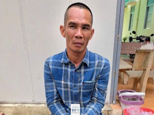 Bắt giữ đối tượng ngáo đá cầm dao kề cổ đe dọa người dân