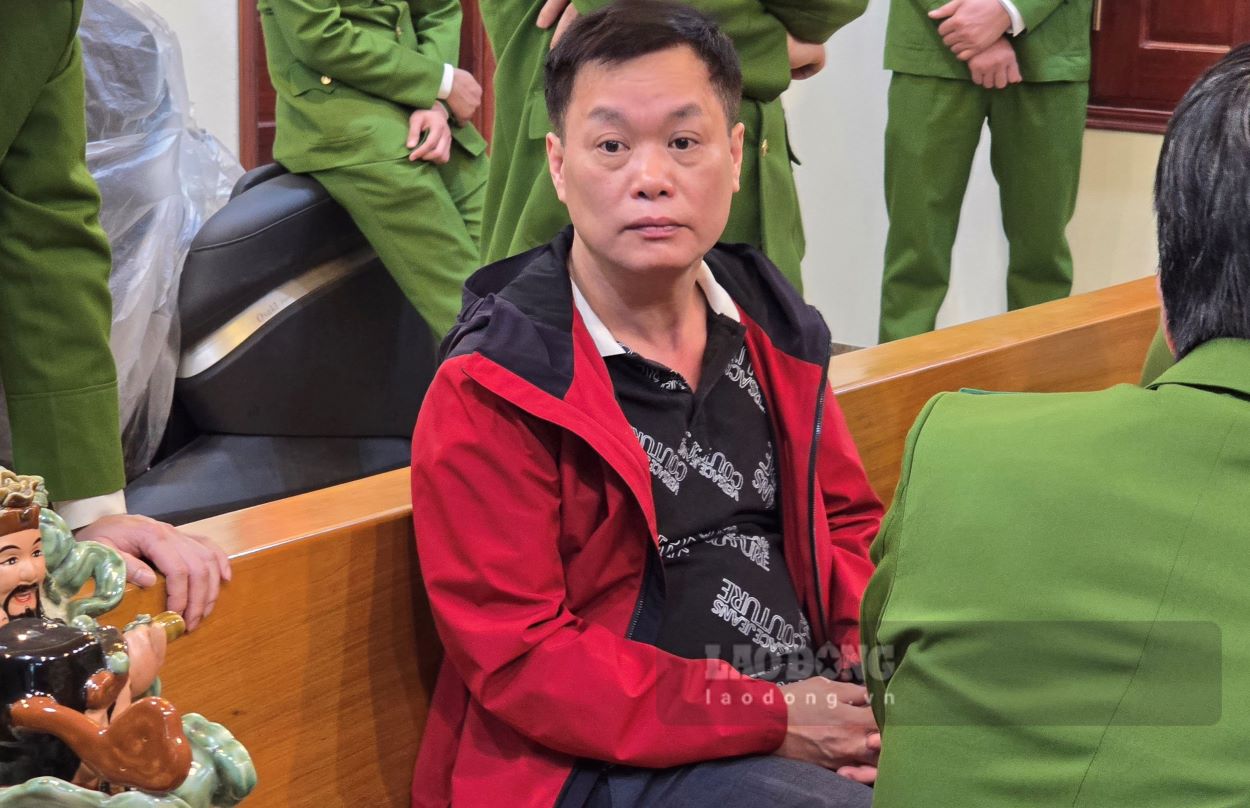 Bị can Bùi Quốc Tuấn (tức “Tuấn chợ Gốc“) được Ban chuyên án xác định là kẻ cầm đầu, điều hành cả đường dây. Ảnh: Nam Hồng