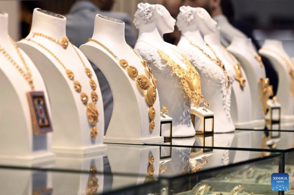 UBS, Commerzbank dự báo giá vàng tiếp tục tăng. Ảnh: Xinhua