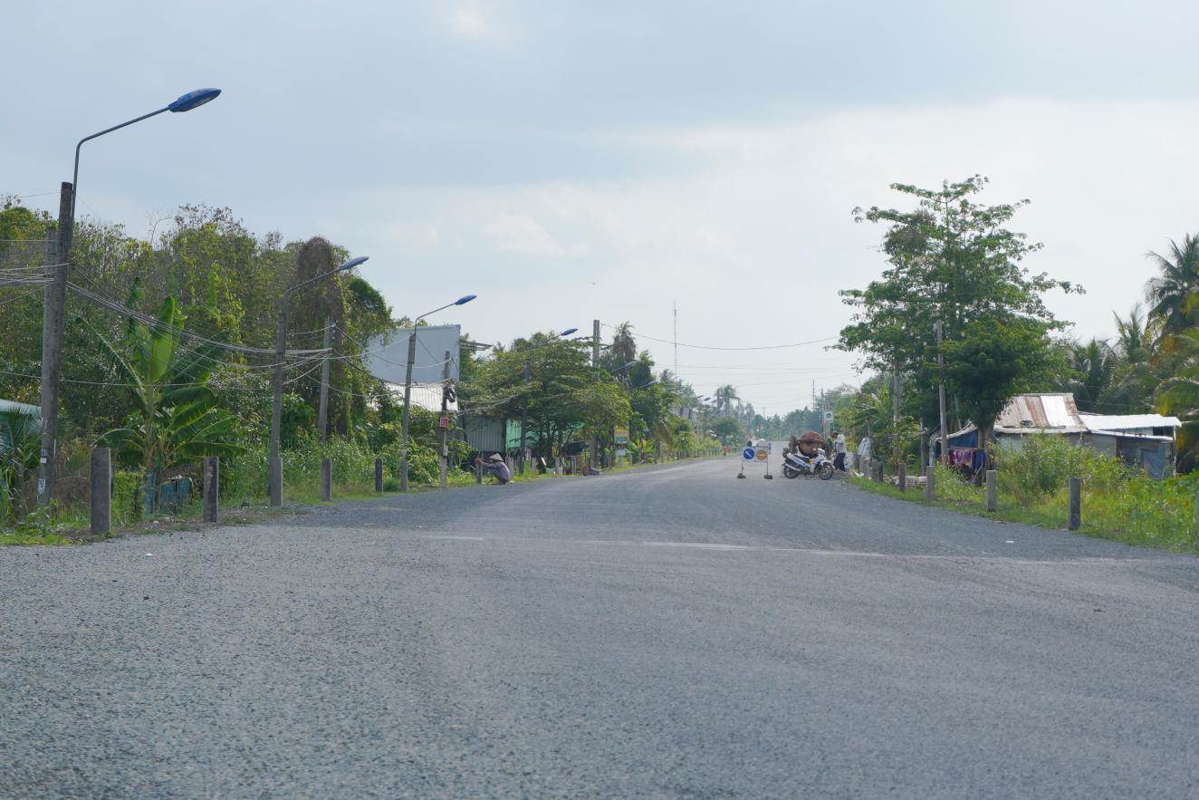Một phần của Đường tỉnh 918 thảm đá. Ảnh: Tạ Quang