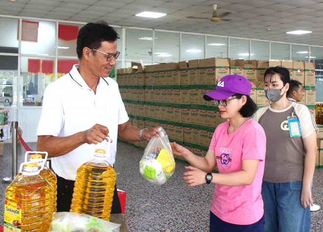 Một công ty ở Đồng Nai tặng quà cho 17.000 công nhân lao động dịp lễ 30.4