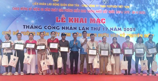 Doanh nghiệp tặng 993 chỉ vàng cho người lao động trong Tháng Công nhân