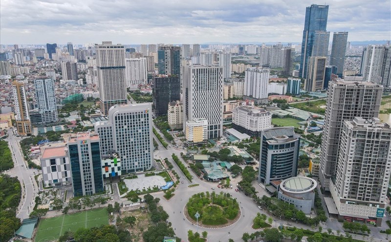 Ngoài bất động sản, các lĩnh vực công nghiệp, bán lẻ, du lịch ghi nhận nhiều tín hiệu tích cực. Ảnh: Phan Anh