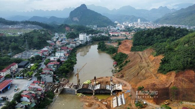 Nước rút thi công đập dâng nước 330 tỉ đồng tạo cảnh quan TP Hà Giang