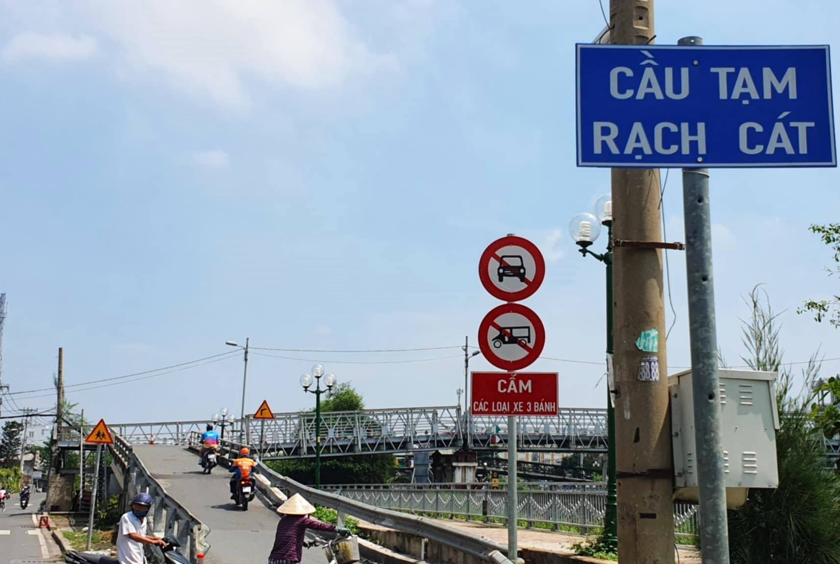 Cầu tạm Rạch Cát 2 được xây dựng năm 2014 nhằm giảm tải cho cầu Rạch Cát. Ảnh: Minh Quân