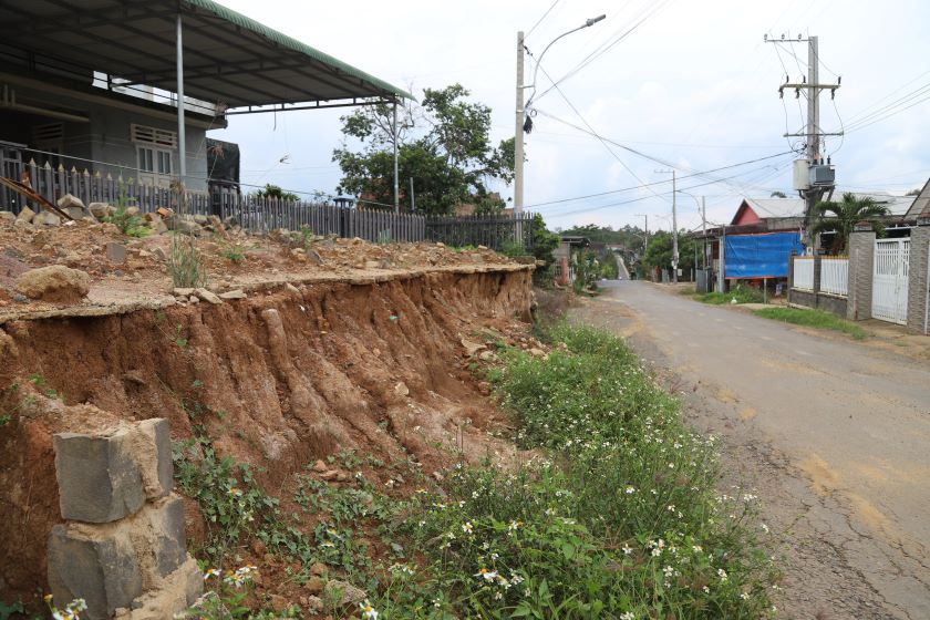 Đoạn chưa được thi công. Ảnh: Lam Hồng