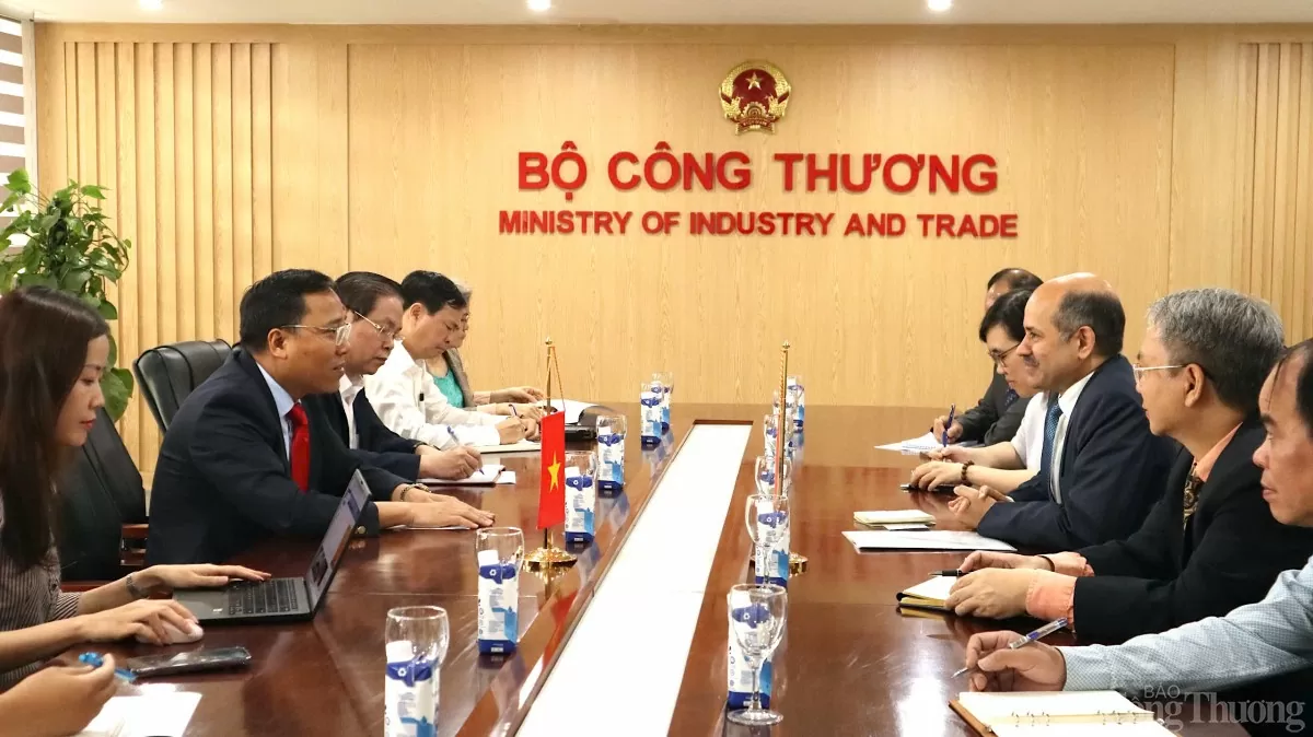 Thứ trưởng Nguyễn Hoàng Long tiếp và làm việc với Đại sứ Ấn Độ tại Việt Nam
