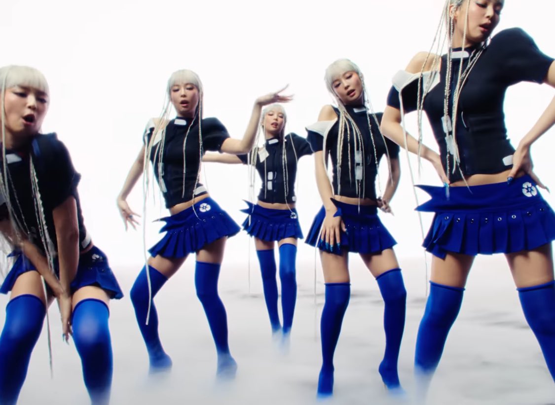 Phân đoạn Jennie và các bản sao trong MV “Zen“. Ảnh: MV Zen